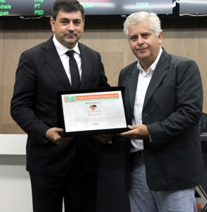 Prefeito do município de Oliveira em Minas Gerais e seu vice foram cassados em primeira instância – Oliveira foi Cidade Amiga de Divinópolis em 2013 homenagem joo da madalena